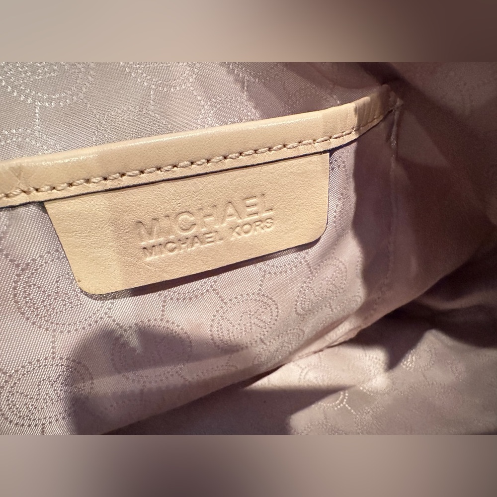 Michael Kors Jet Set Signature Vanilla PVC Shoulder Bag - Picture 8 of 12